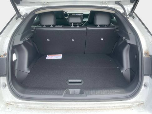 New 2026 Nissan Leaf Platinum+ w/ Cargo Package (Platinum+) FWD image 9