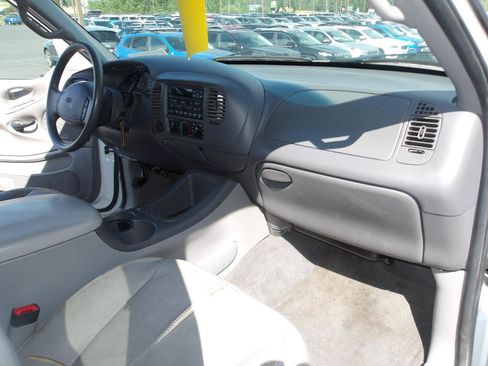 Used 2000 Ford Expedition XLT AWD/4WD image 13