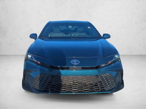 Used 2025 Toyota Camry SE FWD image 3
