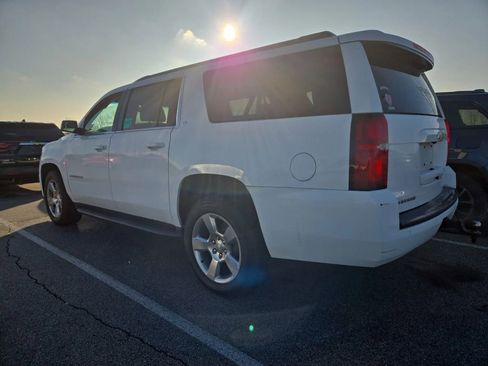Used 2018 Chevrolet Suburban LT image 4