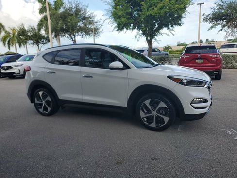 Used 2016 Hyundai Tucson Limited w/ Option Group 03 FWD image 4