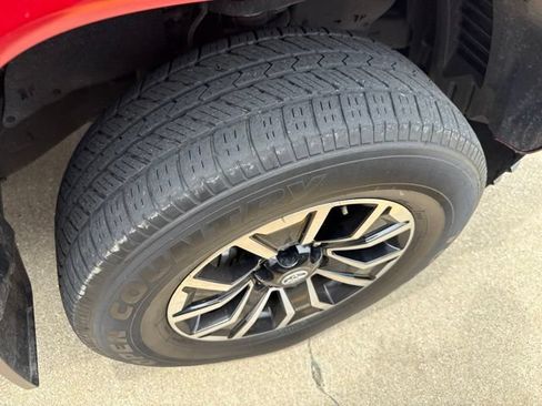 Used 2022 Toyota Tacoma TRD Sport w/ Technology Package AWD/4WD image 10