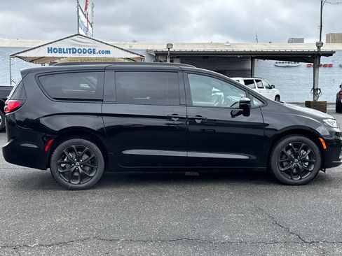 New 2026 Chrysler Pacifica Limited w/ S Appearance Package image 2