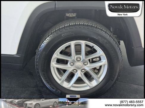 Used 2023 Jeep Grand Cherokee L Laredo w/ Luxury Tech Group I AWD/4WD image 8