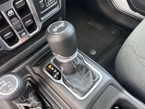 Used 2025 Jeep Wrangler Unlimited Sahara AWD/4WD image 18
