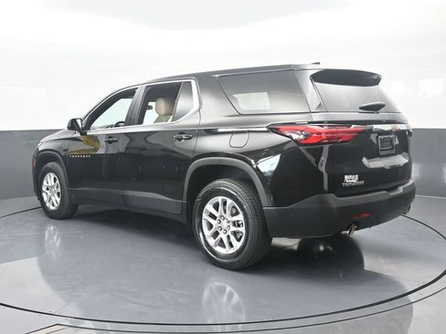 Used 2023 Chevrolet Traverse LS image 4