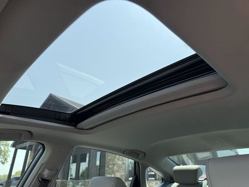 Used 2018 Honda Accord Touring image 16