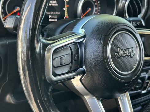Used 2019 Jeep Wrangler Unlimited Sahara AWD/4WD image 28