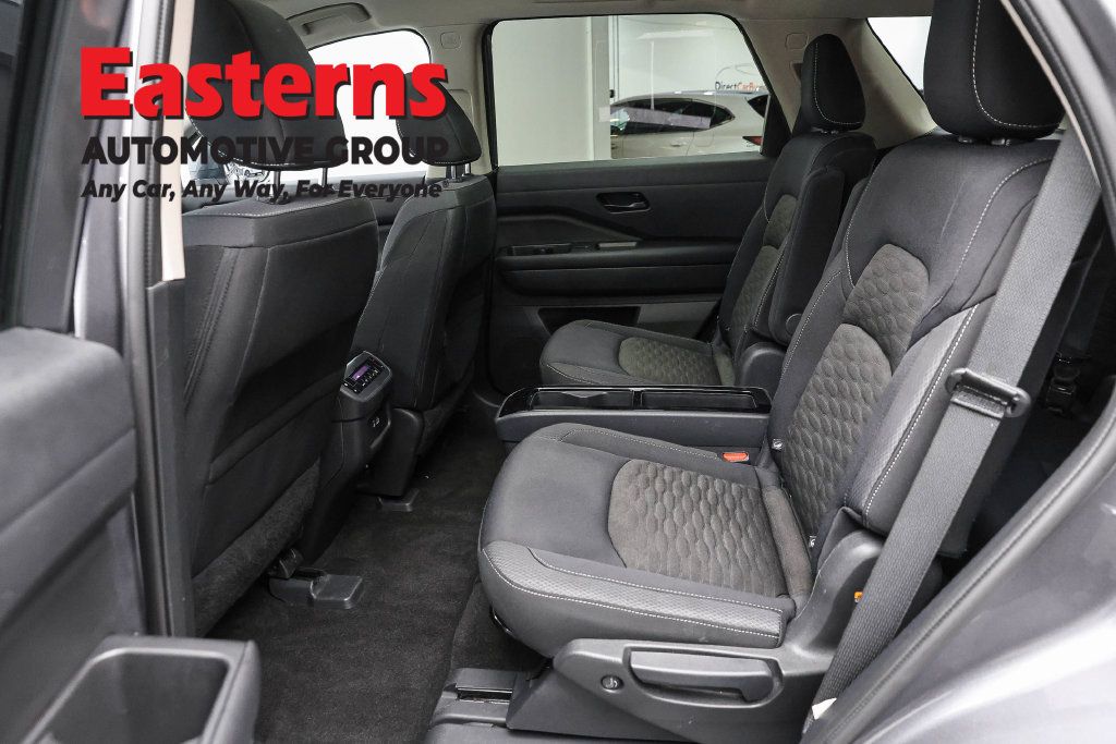Used 2023 Nissan Pathfinder SV w/ SV Premium Package AWD/4WD image 25