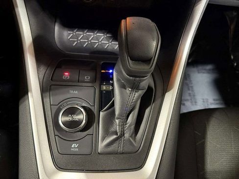 Used 2021 Toyota RAV4 XLE w/ Convenience Package image 19