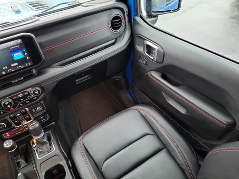 Used 2024 Jeep Wrangler Unlimited Rubicon w/ Technology Group image 15