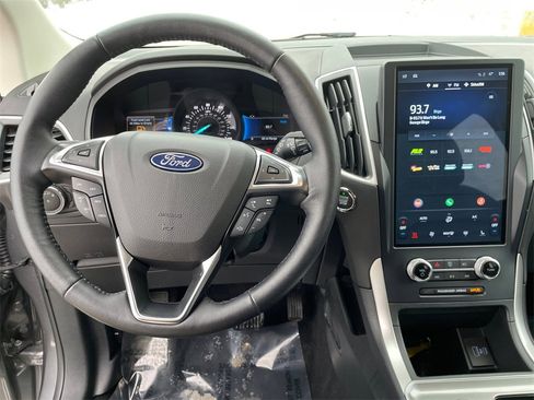 Used 2023 Ford Edge SEL w/ Convenience Package image 11