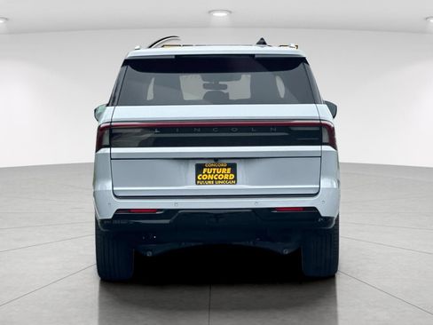 New 2026 Lincoln Navigator Reserve AWD/4WD image 4