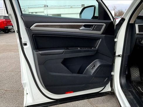 Used 2018 Volkswagen Atlas SE w/ R-Line Package image 18