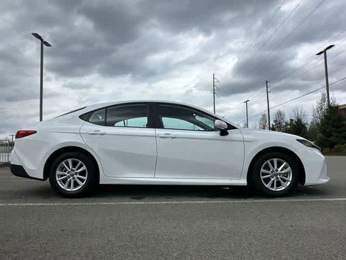 Used 2025 Toyota Camry LE image 3