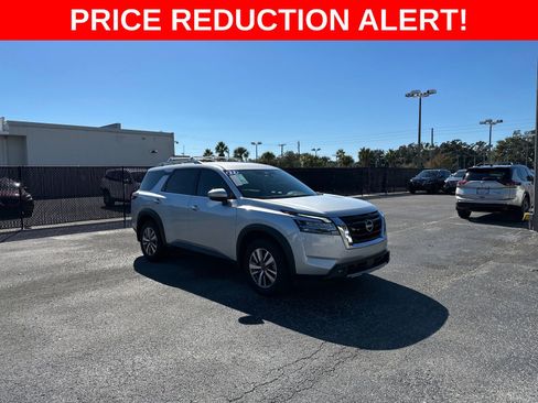 Certified 2022 Nissan Pathfinder SL image 1
