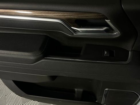 Used 2025 Chevrolet Silverado 2500 LT w/ Convenience Package image 29