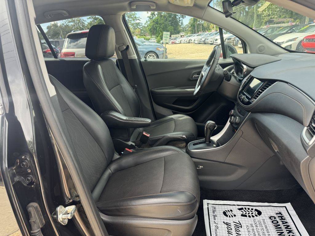 Used 2019 Chevrolet Trax LT w/ LT Convenience Package FWD image 14