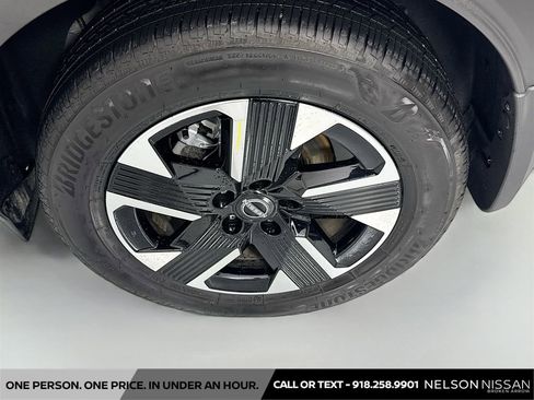 Used 2025 Nissan Kicks SV AWD/4WD image 28