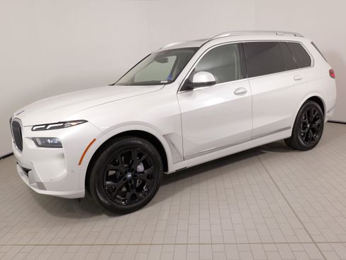 Used 2025 BMW X7 xDrive40i image 1
