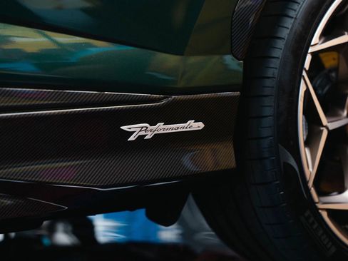 Used 2024 Lamborghini Urus Performante image 10