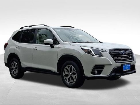 Used 2023 Subaru Forester Premium AWD/4WD image 1