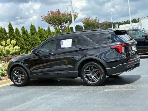 Used 2025 Ford Explorer ST AWD/4WD image 8