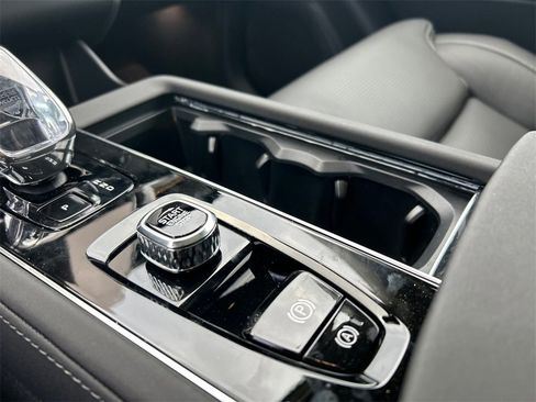 New 2026 Volvo XC90 B6 Ultra w/ Protection Package image 20