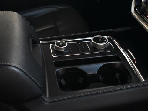 Used 2024 Ford Expedition XLT image 31