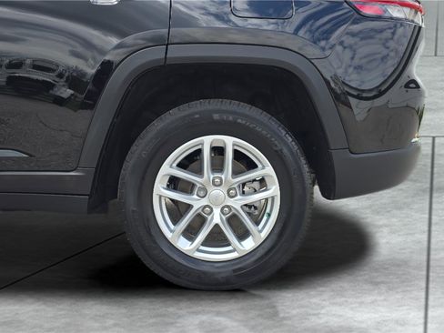 Used 2025 Jeep Grand Cherokee Laredo X AWD/4WD image 29