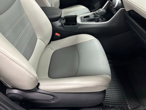 Used 2025 Toyota RAV4 XLE Premium image 58