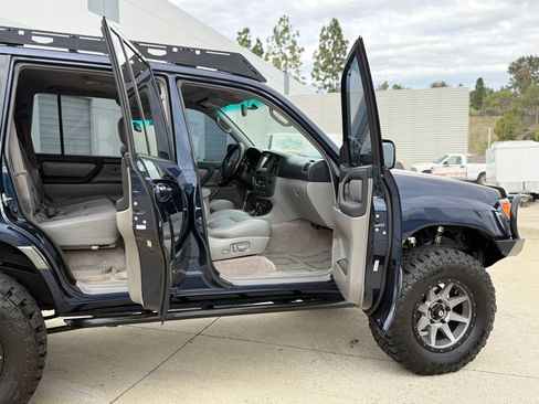 Used 2005 Toyota Land Cruiser AWD/4WD image 38