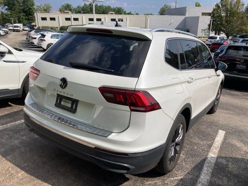 Used 2023 Volkswagen Tiguan SE w/ Panoramic Sunroof Package FWD image 6