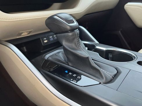 Used 2022 Toyota Highlander XLE image 28