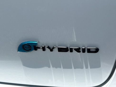 Used 2024 Chrysler Pacifica Limited FWD image 12