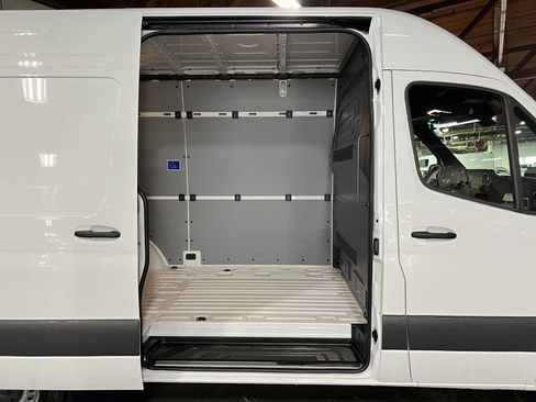 Used 2025 Mercedes-Benz Sprinter 2500 image 13