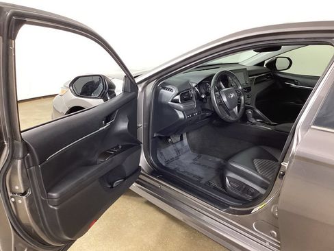 Used 2024 Toyota Camry SE w/ Convenience Package FWD image 9