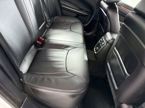Used 2013 Chrysler 300 w/ Driver Convenience Group RWD image 24