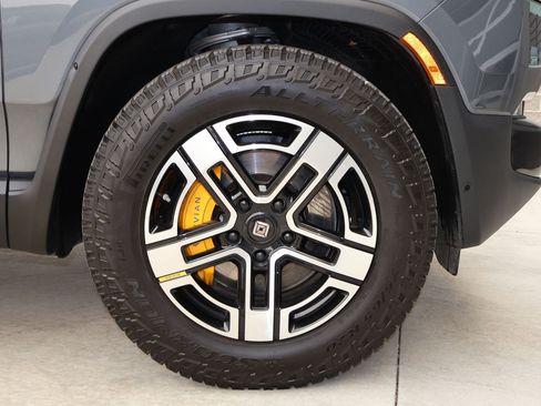 Used 2023 Rivian R1S Adventure AWD/4WD image 30