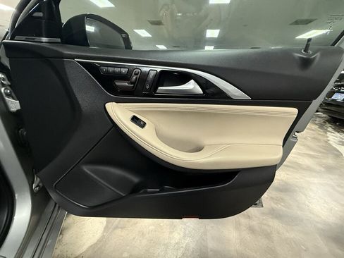 Used 2019 INFINITI QX30 w/ Cargo Package FWD image 9