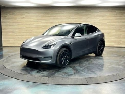 Used 2025 Tesla Model Y Long Range AWD/4WD image 9