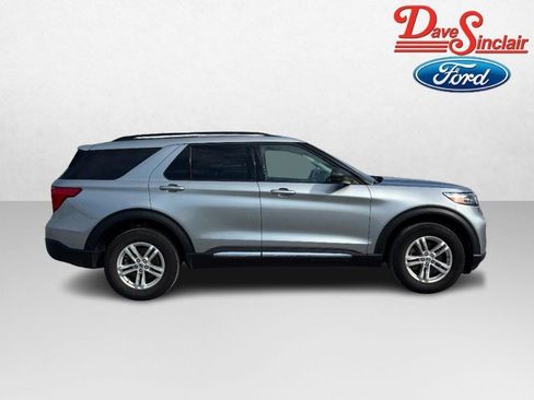 Used 2024 Ford Explorer XLT AWD/4WD image 5