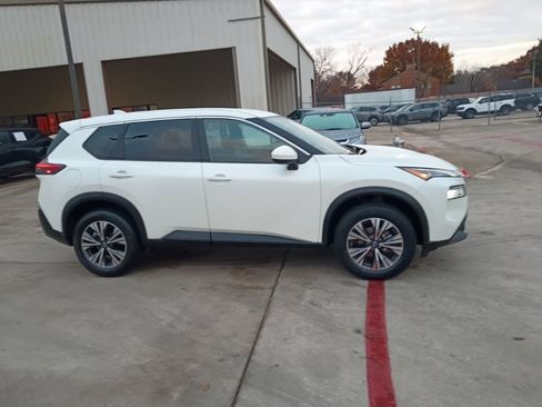 Used 2023 Nissan Rogue SV image 7