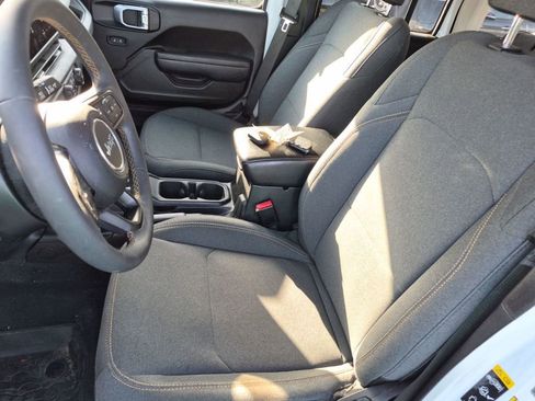 Used 2024 Jeep Wrangler Willys image 7