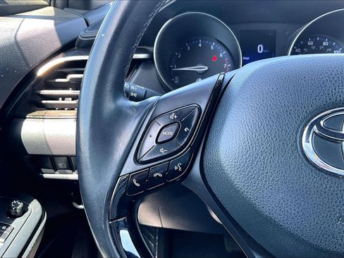 Used 2018 Toyota C-HR XLE FWD image 14
