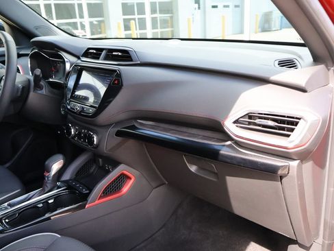 Used 2023 Chevrolet TrailBlazer RS w/ Convenience Package FWD image 11