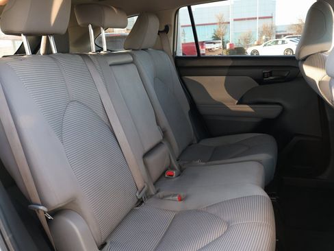 Used 2023 Toyota Highlander L image 30