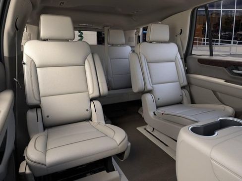 New 2026 GMC Yukon Denali w/ Denali Reserve Package AWD/4WD image 17