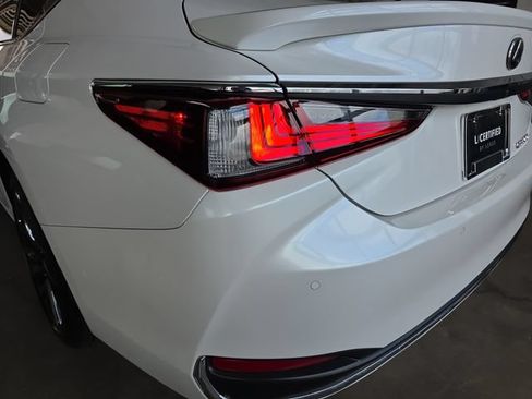 Certified 2024 Lexus ES 300h Ultra Luxury w/ Accessory Package (Z2) FWD image 33