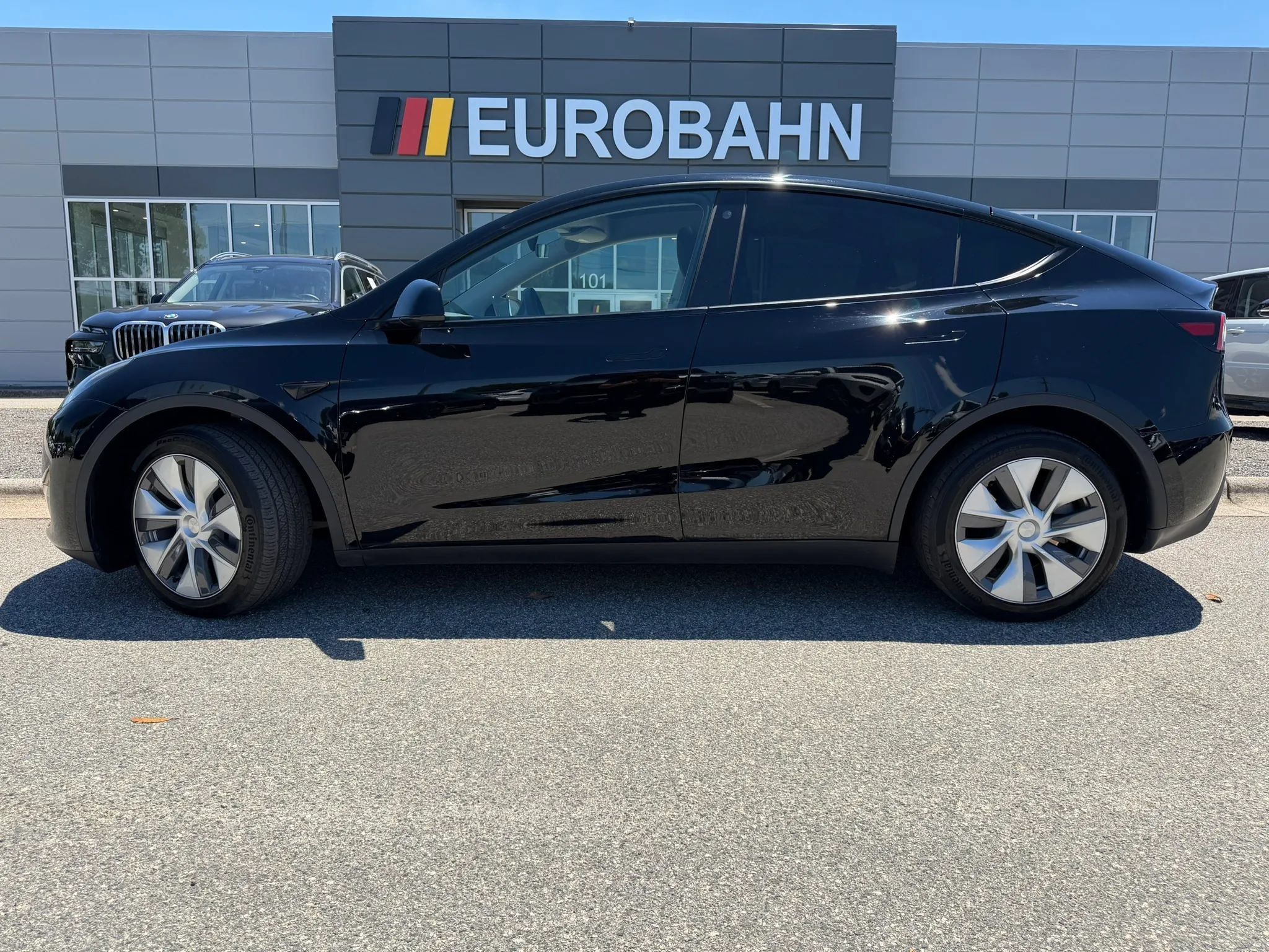 Used 2023 Tesla Model Y Long Range AWD/4WD image 2